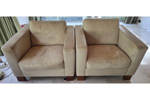 Twee lederen stoelen