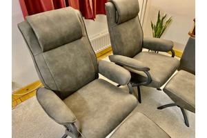 Twee als nieuwe Leren Draai Fauteuils