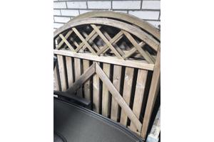 mooie  houten  hekken  als  nieuw
