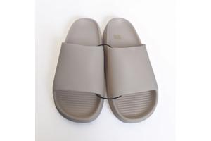 Heren slippers effen beige 44
