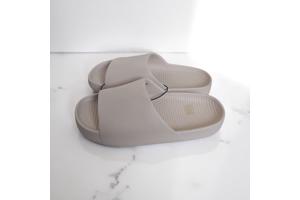 Heren slippers effen beige 44
