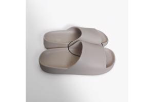 Heren slippers effen beige 44