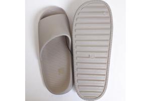 Heren slippers effen beige 44