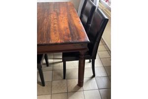 Huiskamertafel met 8 stoelen