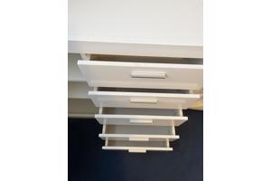 Klein dressoir met lades en deurtje - H94 B108.5 D40.5