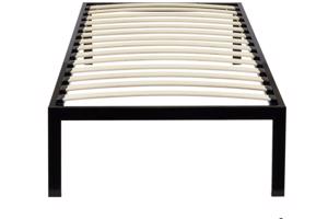 Fijn bed met schoon, wasbaar matras