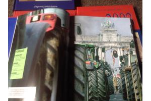 Jaarboeken (16stuks ) van 1988 tot 2003 in het Nederlands