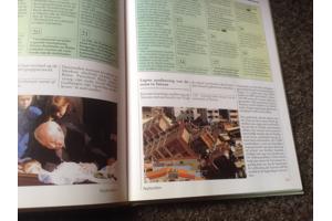 Jaarboeken (16stuks ) van 1988 tot 2003 in het Nederlands