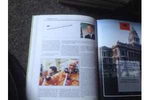 Jaarboeken (16stuks ) van 1988 tot 2003 in het Nederlands