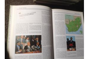 Jaarboeken (16stuks ) van 1988 tot 2003 in het Nederlands