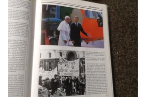 Jaarboeken (16stuks ) van 1988 tot 2003 in het Nederlands