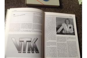 Jaarboeken (16stuks ) van 1988 tot 2003 in het Nederlands