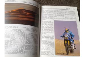 Jaarboeken (16stuks ) van 1988 tot 2003 in het Nederlands