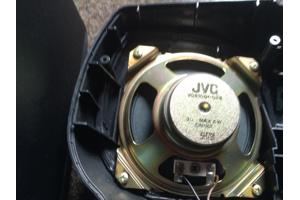 Luidspreker 1 box jvc en 2 medions met andere boxen,hobby