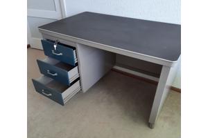 stalen vintage bureau
