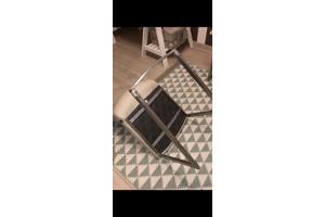 Twee eettafelstoelen