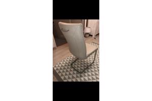 Twee eettafelstoelen