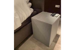 Grijze nachtkastjes / hockers