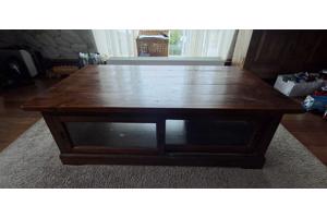 Grote houten salontafel