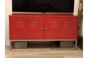 Mooi rood locker kastje van Ikea