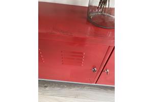 Mooi rood locker kastje van Ikea