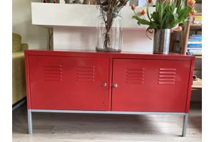 Mooi rood locker kastje van Ikea