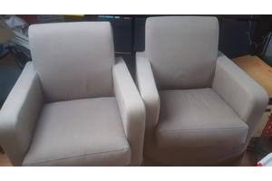 Twee grijze fauteuils