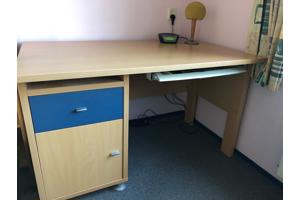 Stevig bureau met lade voor toetsenbord