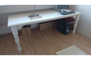 Leuke brocante tafel. 90 cm bij 190