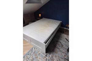 Bed (frame goede staat, matras oud)