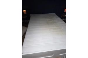 Bed (frame goede staat, matras oud)
