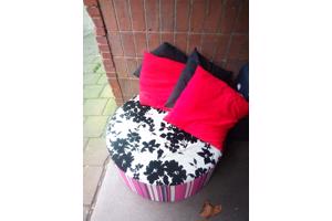 Poef / zitten /tafel / deco