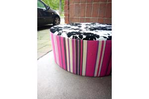 Poef / zitten /tafel / deco