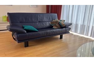Moderne leren bank en stoel blauw