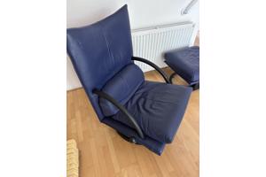 Moderne leren bank en stoel blauw