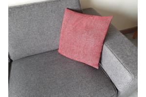 2,5 zitsbank met fauteuil, kussens en vloerkleed