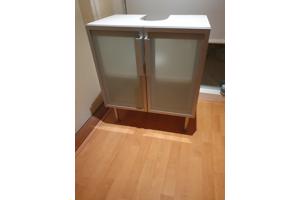 badkamer kast en onderkast wastafel.