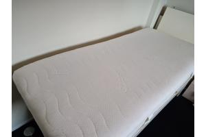 2 eenpersoonsmatrassen