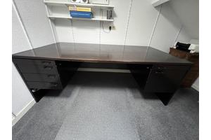 Solide bureau met bureaustoel