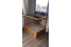 Houten box met lade, in hoogte verstelbaar