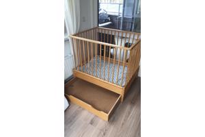 Houten box met lade, in hoogte verstelbaar