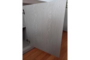 Taupe/grijskleurig dressoir met 4 deuren en 4 legplanken