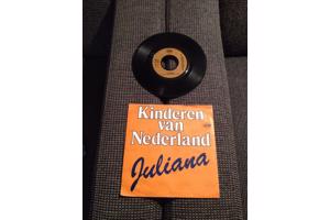 Lp en singles Dolly Dots en  koningin Juliana , ook los