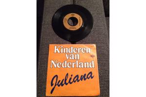 Lp en singles Dolly Dots en  koningin Juliana , ook los