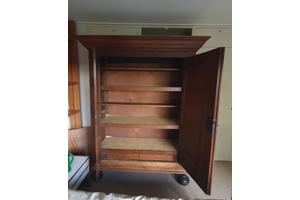 Mooie antieke kast. Gratis