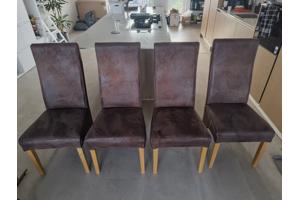 Vier eettafel stoelen