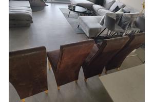 Vier eettafel stoelen