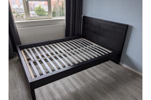 Bed 140cm breed, redelijke staat