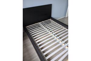 Bed 140cm breed, redelijke staat