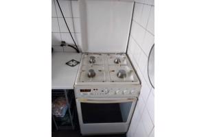 Smal 4 pits gasfornuis met hetelucht oven